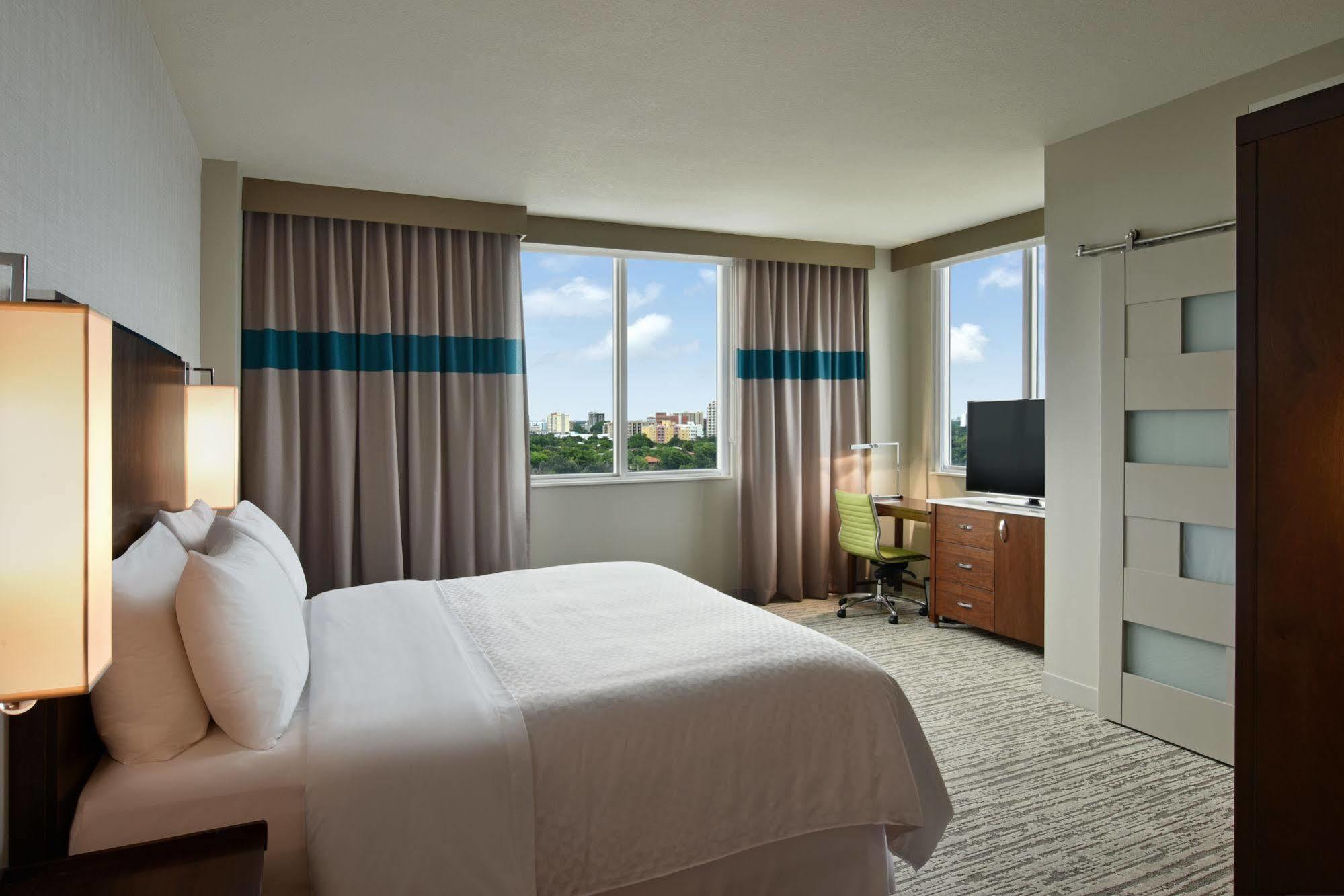 Four Points By Sheraton Coral Gables Miami Exterior photo
